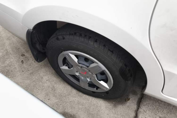 Used Wuling Hongguang 2018 1.5L Classic S Base Model Right Rear Wheel Hub