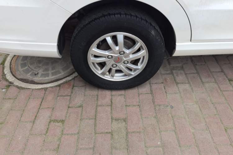 Used Wuling Hongguang 2018 1.5L S Standard Version L2B Right Rear Wheel Hub