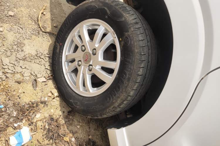 Used Wuling Hongguang 2018 1.5L S Comfort Model L2B Right Rear Wheel Hub