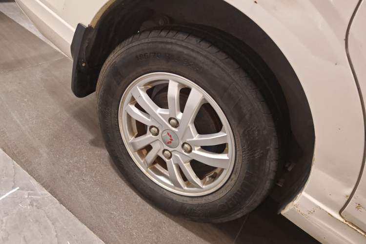Used Wuling Hongguang 2018 1.5L S Comfort Model L2B Right Rear Wheel Hub