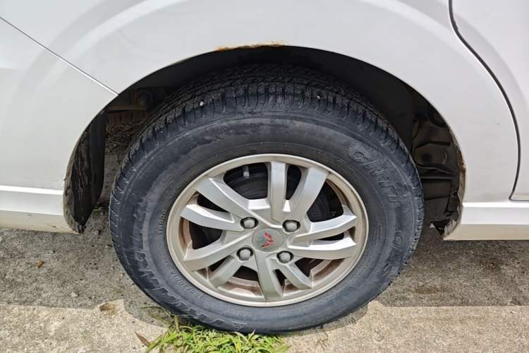 Used Wuling Hongguang 2018 1.5L S Standard Version L2B Right Rear Wheel Hub