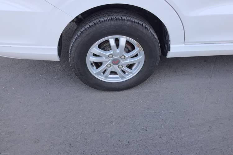 Used Wuling Hongguang 2018 1.5L S Comfort Model L2B Right Rear Wheel Hub