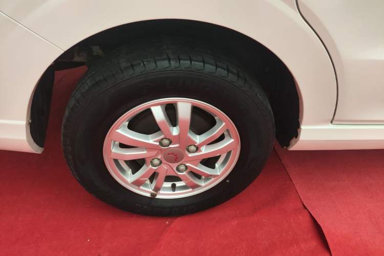 Used Wuling Hongguang 2018 1.5L S Comfort Model L2B Right Rear Wheel Hub