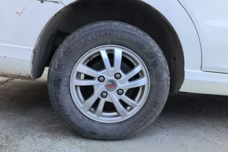Used Wuling Hongguang 2018 1.5L S Comfort Model L2B Right Rear Wheel Hub