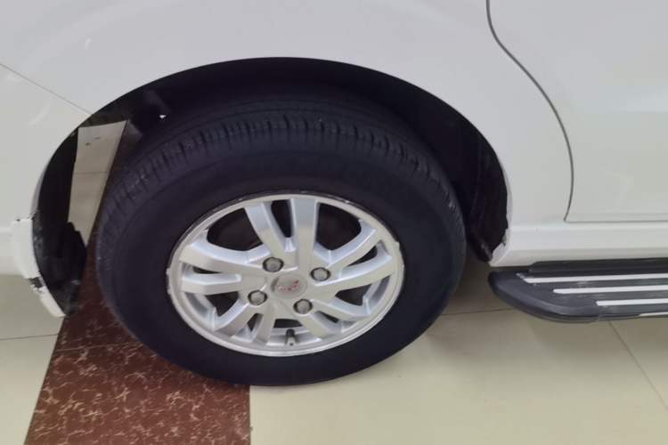 Used Wuling Hongguang 2018 1.5L S Comfort Model L2B Right Rear Wheel Hub