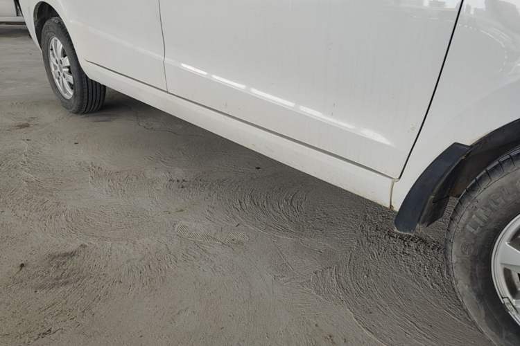 Used Wuling Hongguang 2018 1.5L Classic S Standard Model Right Side Sill