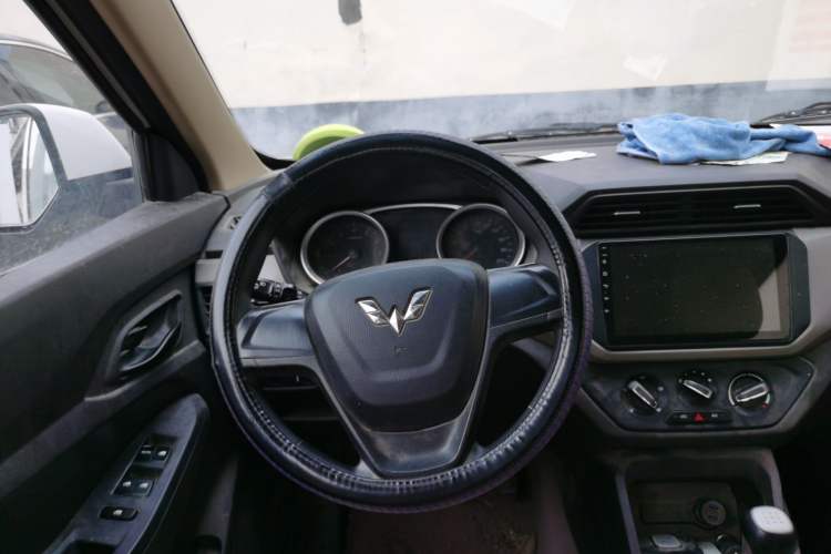 Used Wuling Hongguang 2018 1.5L S Standard Version L2B Steering Wheel
