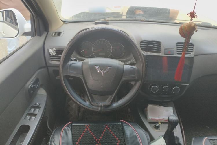 Used Wuling Hongguang 2018 1.5L S Standard Version L2B Steering Wheel