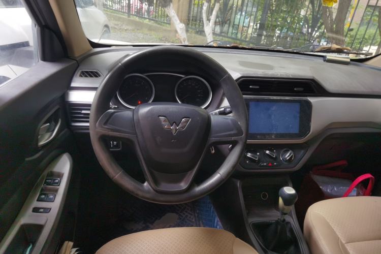 Used Wuling Hongguang 2018 1.5L S Standard Version L2B Steering Wheel