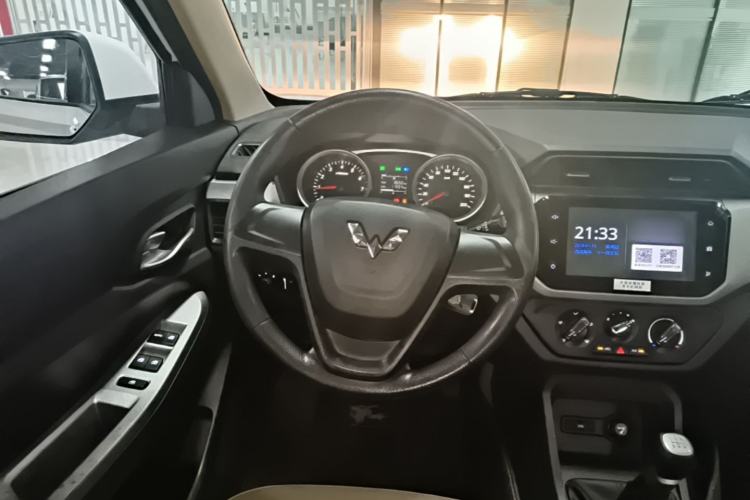 Used Wuling Hongguang 2018 1.5L S Comfort Model L2B Steering Wheel