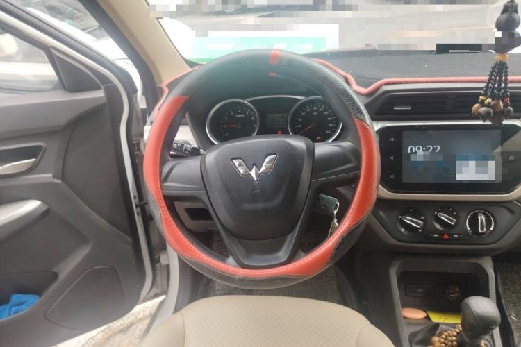 Used Wuling Hongguang 2018 1.5L S Comfort Model L2B Steering Wheel