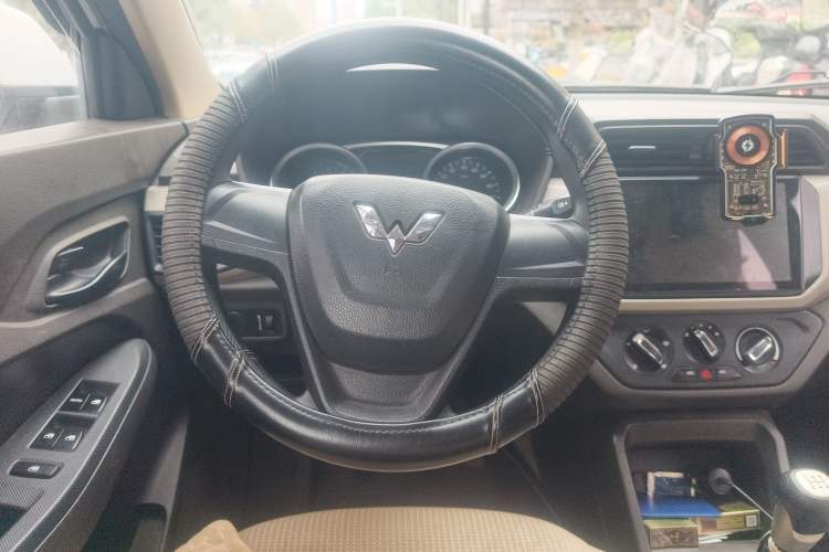Used Wuling Hongguang 2018 1.5L S Standard Version L2B Steering Wheel
