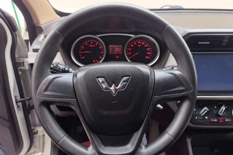 Used Wuling Hongguang 2018 1.5L S Standard Version L2B Steering Wheel