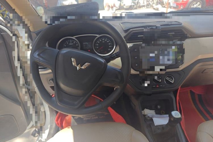 Used Wuling Hongguang 2018 1.5L S Comfort Model L2B Steering Wheel