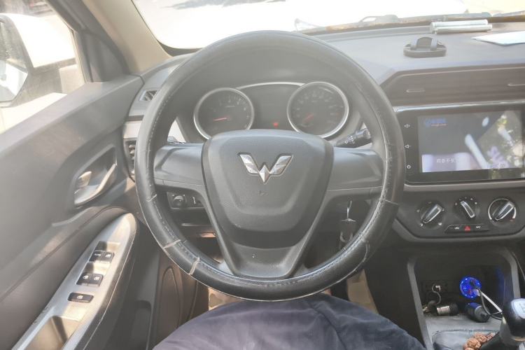 Used Wuling Hongguang 2018 1.5L S Comfort Model L2B Steering Wheel
