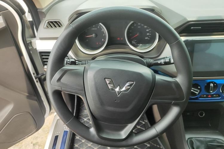 Used Wuling Hongguang 2018 1.5L S Comfort Model L2B Steering Wheel