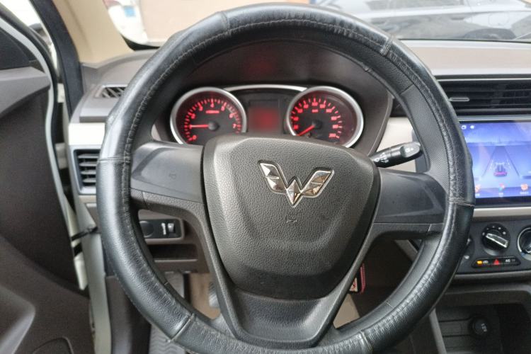 Used Wuling Hongguang 2018 1.5L S Standard Version L2B Steering Wheel