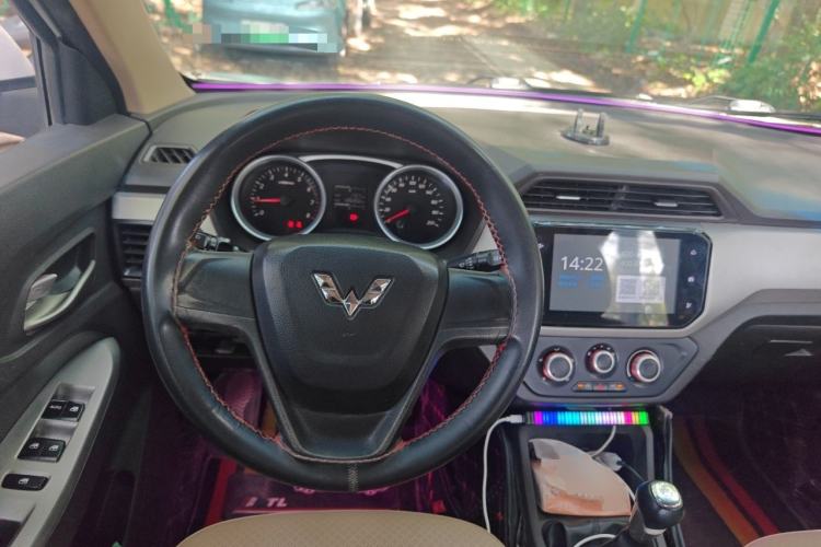 Used Wuling Hongguang 2018 1.5L S Comfort Model L2B Steering Wheel