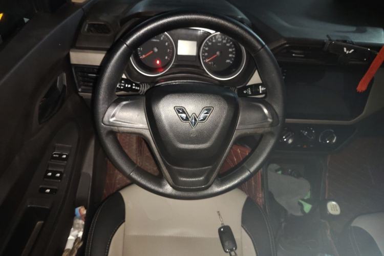 Used Wuling Hongguang 2018 1.5L S Standard Version L2B Steering Wheel