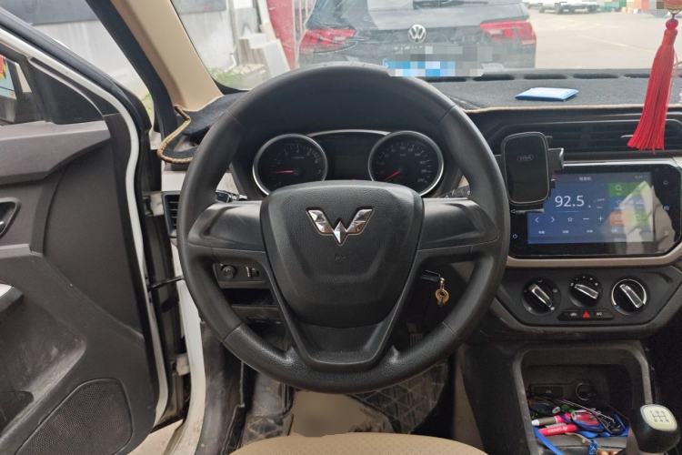 Used Wuling Hongguang 2018 1.5L S Comfort Model L2B Steering Wheel