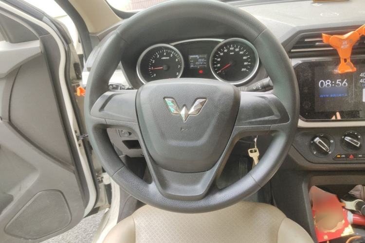 Used Wuling Hongguang 2018 1.5L S Comfort Model L2B Steering Wheel