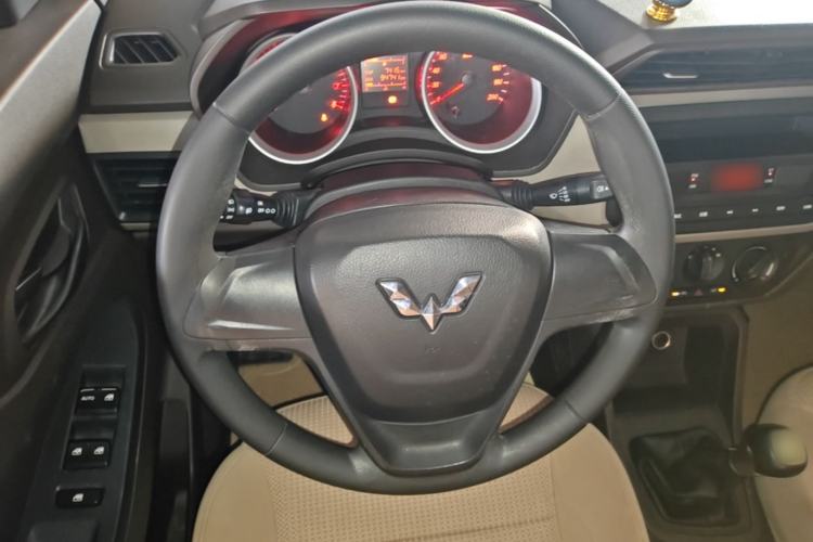 Used Wuling Hongguang 2018 1.5L S Standard Version L2B Steering Wheel