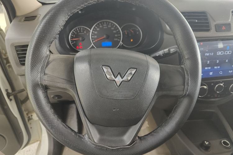 Used Wuling Hongguang 2018 1.5L Classic S Standard Model Steering Wheel