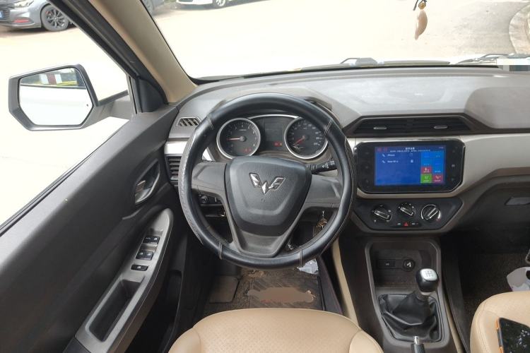 Used Wuling Hongguang 2018 1.5L S Comfort Model L2B Steering Wheel