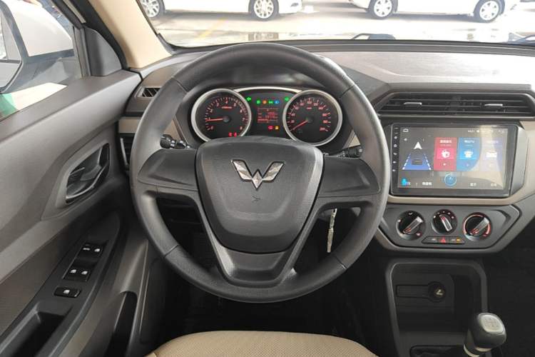 Used Wuling Hongguang 2018 1.5L S Standard Version L2B Steering Wheel