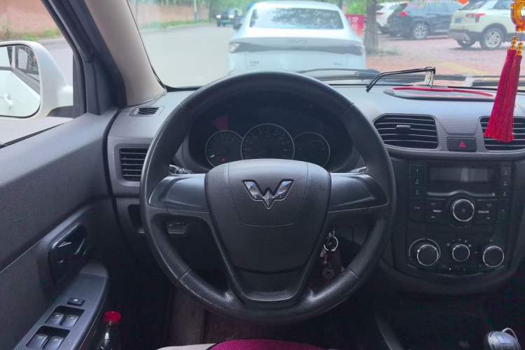 Used Wuling Hongguang 2018 1.5L Classic S Standard Model Steering Wheel