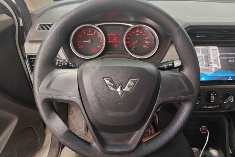 Used Wuling Hongguang 2018 1.5L S Standard Version L2B Steering Wheel