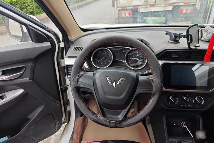 Used Wuling Hongguang 2018 1.5L S Comfort Model L2B Steering Wheel