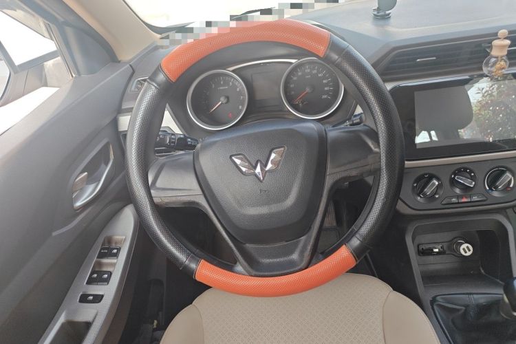 Used Wuling Hongguang 2018 1.5L S Comfort Model L2B Steering Wheel