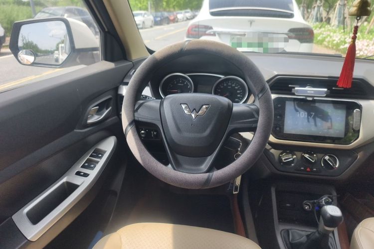 Used Wuling Hongguang 2018 1.5L S Standard Version L2B Steering Wheel