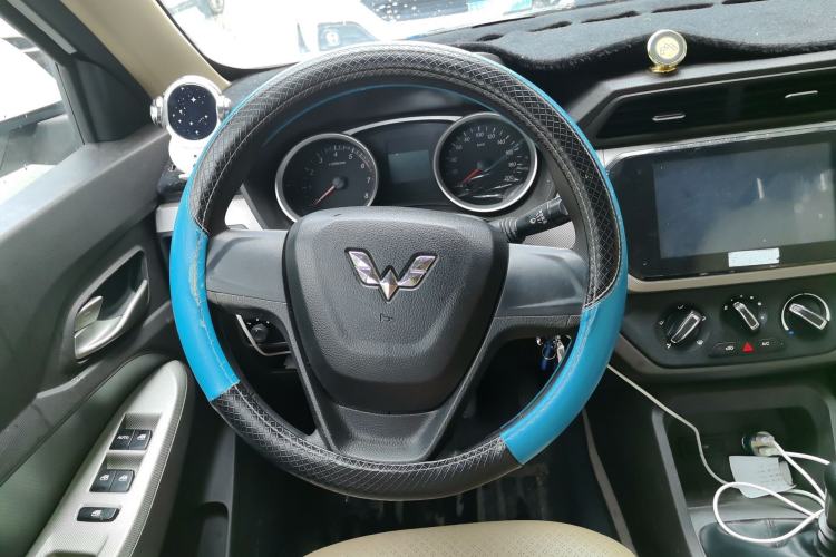 Used Wuling Hongguang 2018 1.5L S Comfort Model L2B Steering Wheel