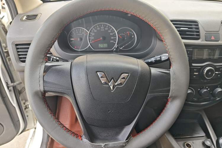 Used Wuling Hongguang 2018 1.2L Classic S Base Model Steering Wheel