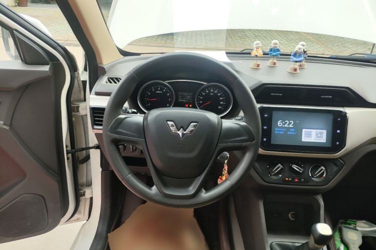 Used Wuling Hongguang 2018 1.5L S Comfort Model L2B Steering Wheel
