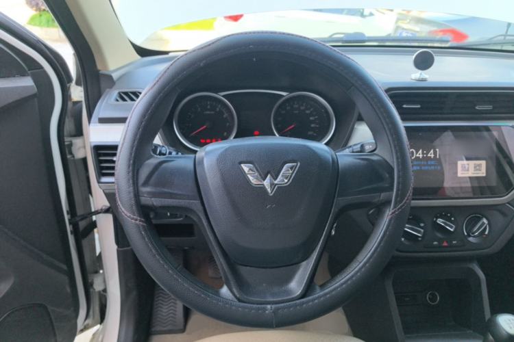 Used Wuling Hongguang 2018 1.5L S Comfort Model L2B Steering Wheel