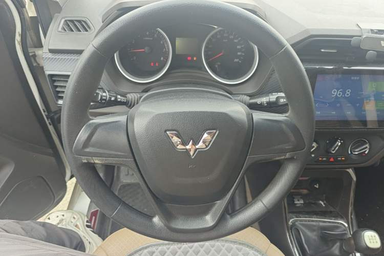 Used Wuling Hongguang 2018 1.5L S Comfort Model L2B Steering Wheel