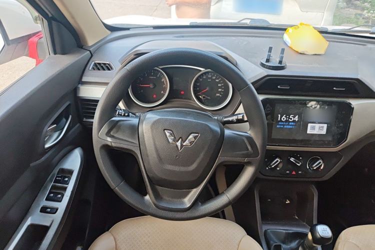 Used Wuling Hongguang 2018 1.5L S Comfort Model L2B Steering Wheel