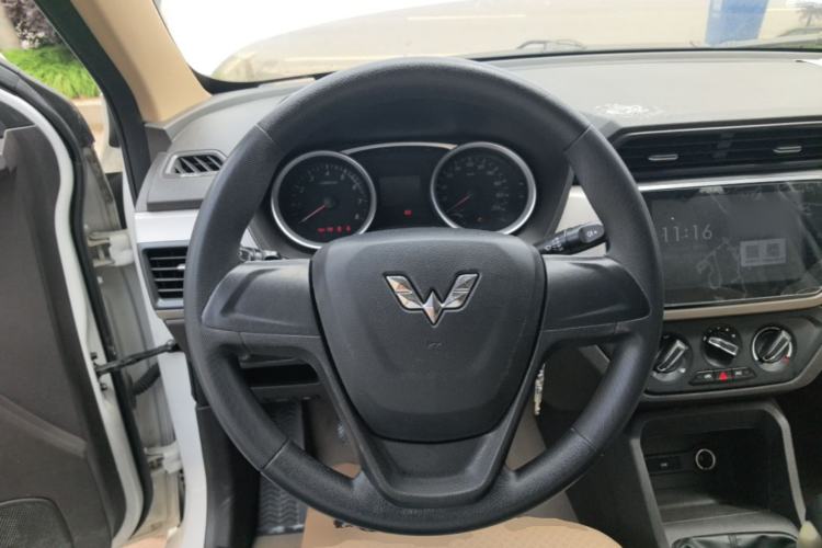 Used Wuling Hongguang 2018 1.5L S Comfort Model L2B Steering Wheel
