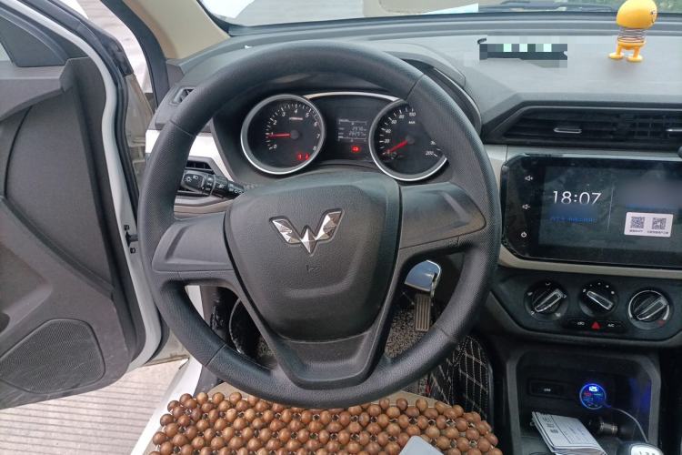 Used Wuling Hongguang 2018 1.5L S Comfort Model L2B Steering Wheel