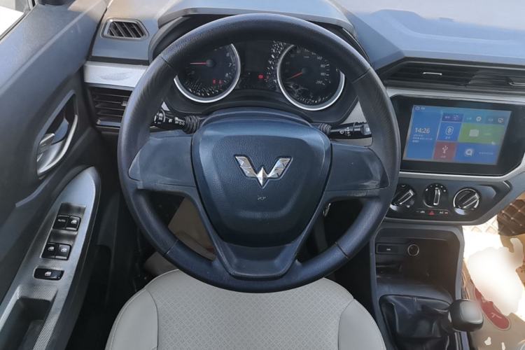 Used Wuling Hongguang 2018 1.5L S Comfort Model L2B Steering Wheel