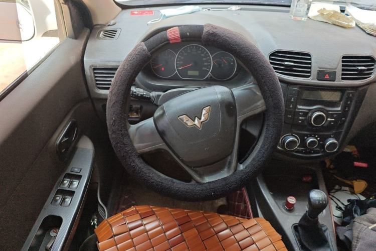 Used Wuling Hongguang 2018 1.5L Classic S Standard Model Steering Wheel