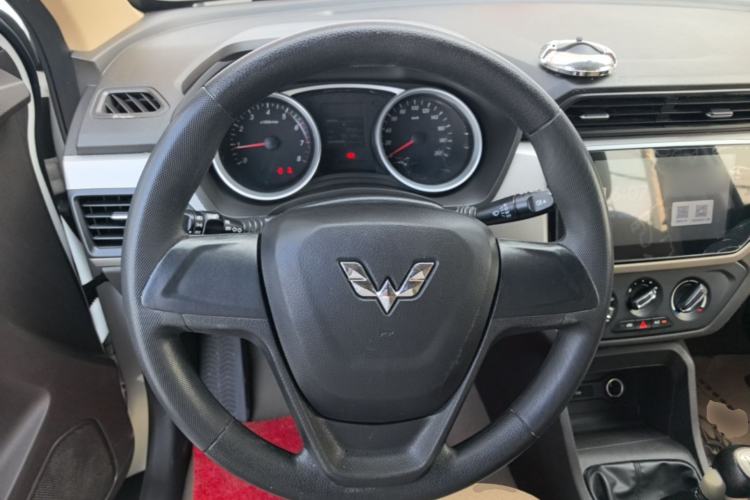 Used Wuling Hongguang 2018 1.5L S Comfort Model L2B Steering Wheel