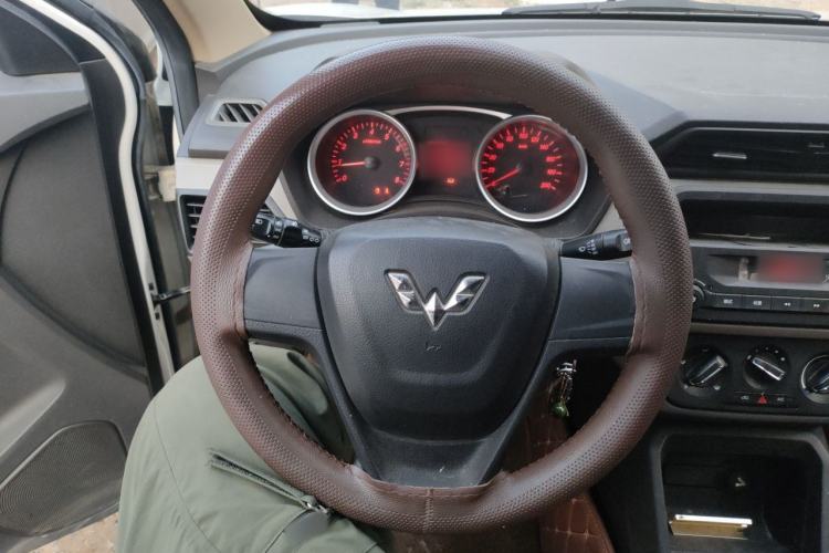 Used Wuling Hongguang 2018 1.5L S Standard Version L2B Steering Wheel