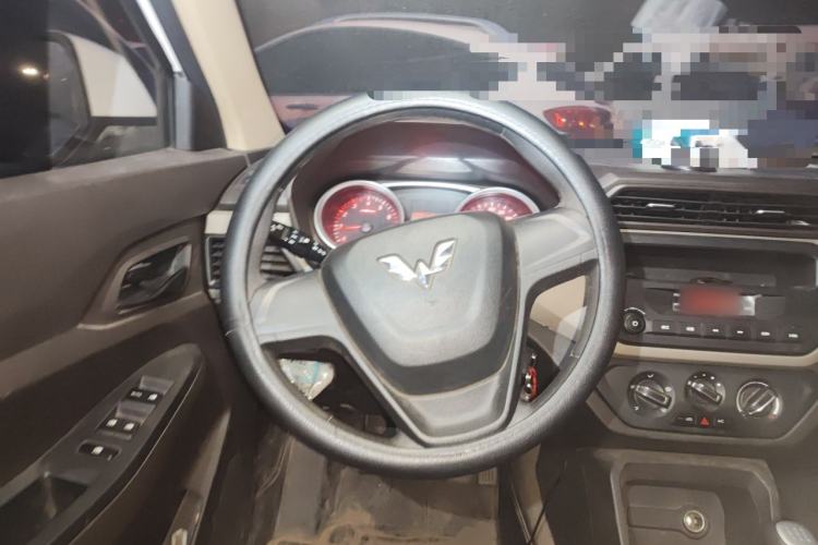 Used Wuling Hongguang 2018 1.5L S Standard Version L2B Steering Wheel