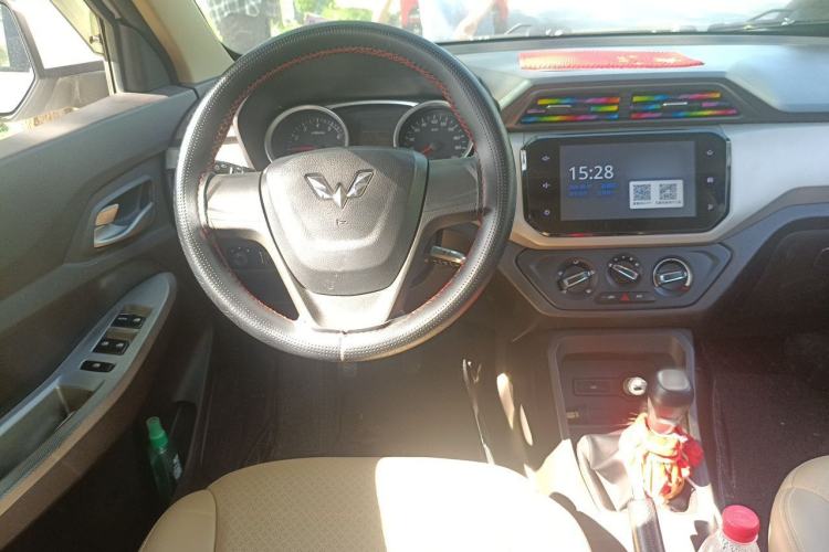 Used Wuling Hongguang 2018 1.5L S Comfort Model L2B Steering Wheel