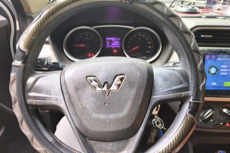 Used Wuling Hongguang 2018 1.5L S Comfort Model L2B Steering Wheel