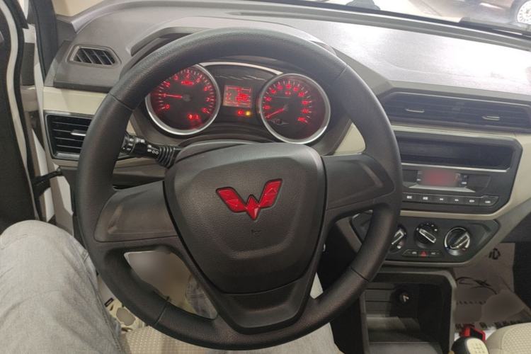Used Wuling Hongguang 2018 1.5L S Standard Version L2B Steering Wheel
